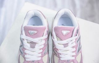 New Balance 9060 Beige Rosa