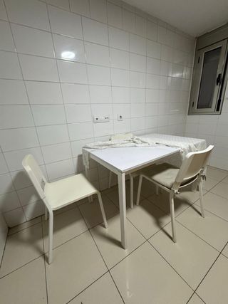 Mesa de cocina con 3 sillas