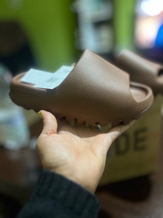 Chanclas Adidas Yeezy Slide T37 Marrón Nuevas Orig