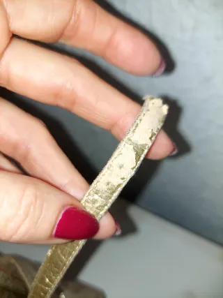 Zapatos de tacón dorados