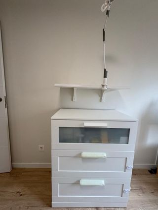 Cómoda bebé blanca