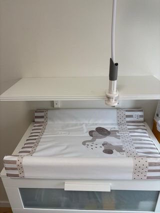 Cómoda bebé blanca