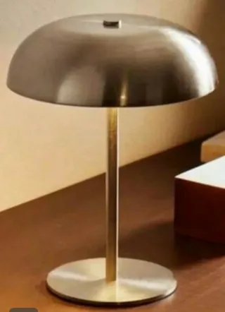 Lámpara de mesa táctil dorada