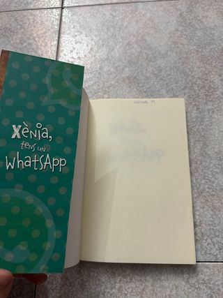 Libro Xènia, tens un WhatsApp, de Gemma i Escrivà.