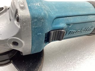 radial makita ga4530r