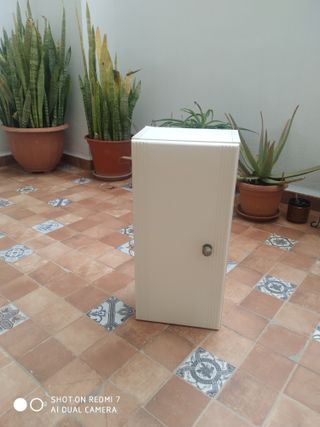 Armario baño/exterior blanco.