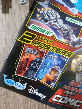 LEGO nave y revista