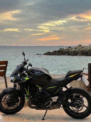 Kawasaki Z650 Negra/Verde