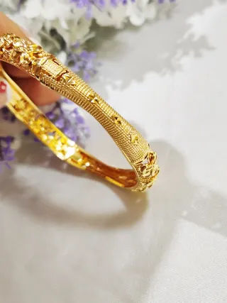 Brazalete estilo Árabe de  Dubái bañado en oro