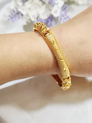 Brazalete estilo Árabe de  Dubái bañado en oro