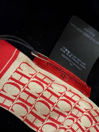 Pañuelo CH Beige y Rojo.carrera herrera original,