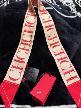 Pañuelo CH Beige y Rojo.carrera herrera original,
