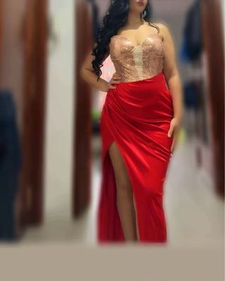Vestido de fiesta rojo y dorado