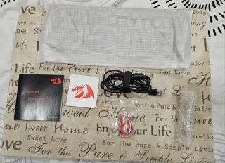 Set Redragon K630 + Trust Zapp + Tappetino XL