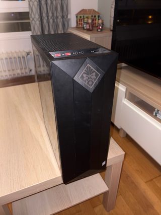 Torre PC Gaming marca OMEN color negro