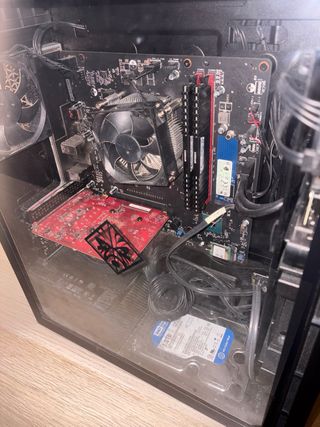 Torre PC Gaming marca OMEN color negro