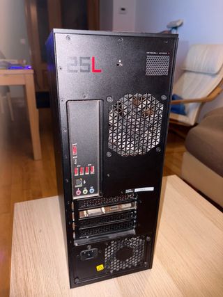 Torre PC Gaming marca OMEN color negro