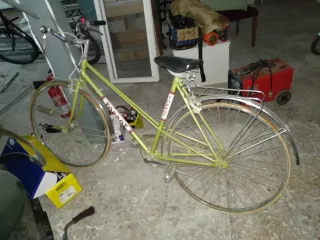 Bicicleta clásica azul