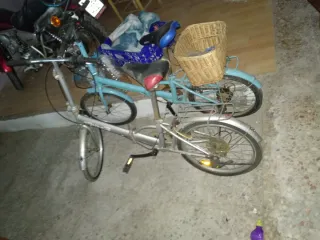 Bicicleta clásica azul