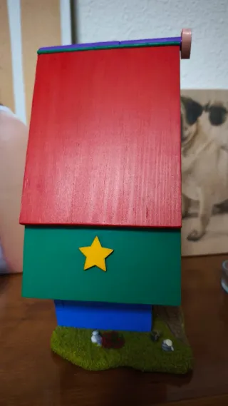 Casa de pájaros decorativa artesanal