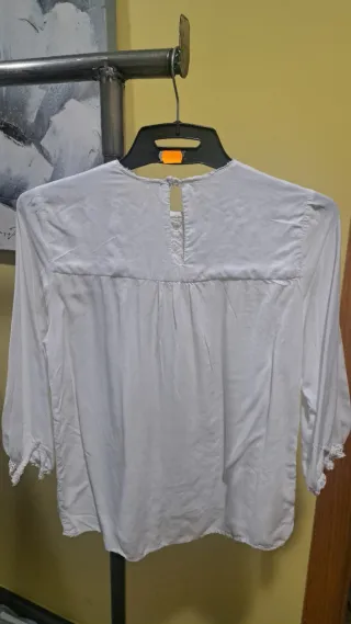 Blusa blanca con bordados