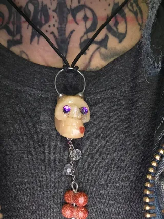 Collar Calavera Calcita Dorada Circonitas