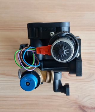 VALVULA 3 VIAS CALDERA Saunier Duval themafast