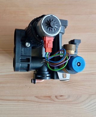 VALVULA 3 VIAS CALDERA Saunier Duval themafast