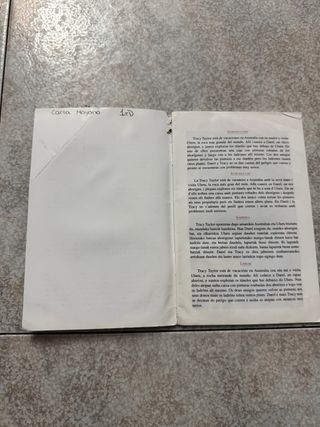 Libro Uluru, de Helen Burton.