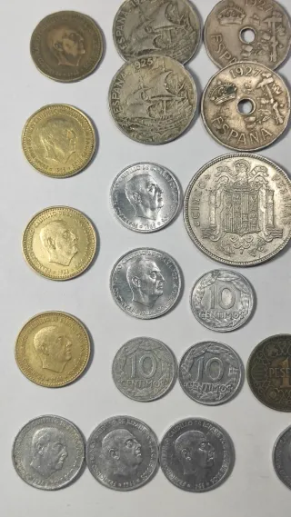 Lote 43 monedas variadas FRANCO, II REPÚBLICA ...