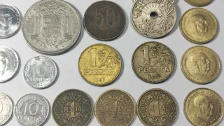 Lote 43 monedas variadas FRANCO, II REPÚBLICA ...
