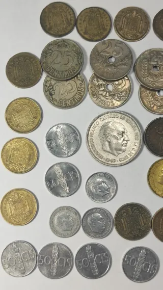 Lote 43 monedas variadas FRANCO, II REPÚBLICA ...