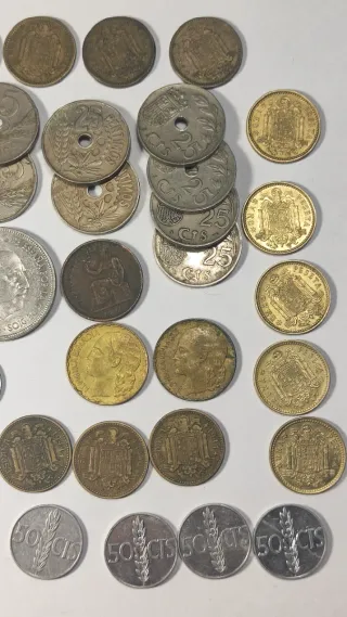 Lote 43 monedas variadas FRANCO, II REPÚBLICA ...
