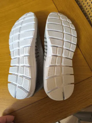 Scarpe sportive taglia 39.