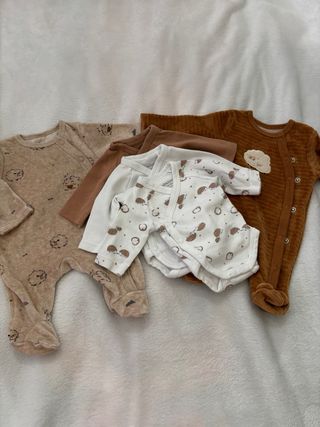 Ropa de bebé: pijamas y bodies