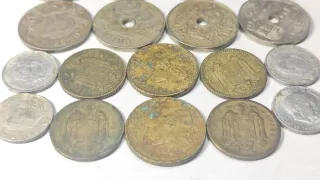 Lote 18 monedas variadas FRANCO, II REPÚBLICA...