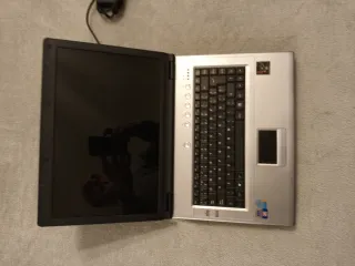 Portátil retro ASUS FL91 Pentium 4