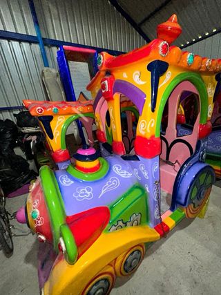 Tren infantil vías atracción feria