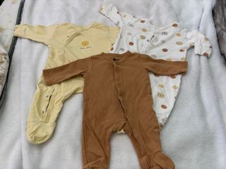 Conjunto 3 bodies enteros de bebé.