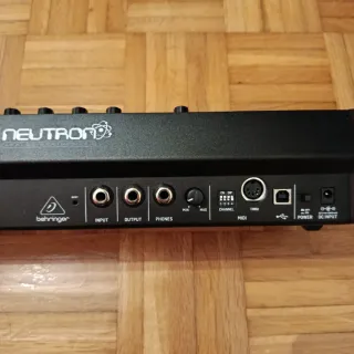 Behringer Neutron Sintetizador Modular