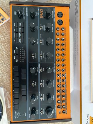 Behringer Crave Sintetizador Semi-Modular