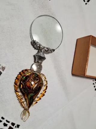 Lente d'ingrandimento decorativa a forma di cuore