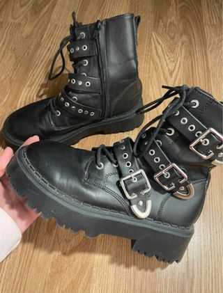 Botas Zara pretas com fivelas