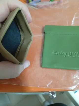 Carteras monedero beige y verde