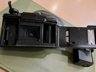 Olympus XA2 con flash