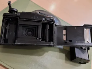 Olympus XA2 con flash