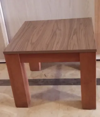 Mesita de salón de madera