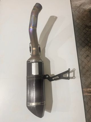 Escape Akrapovic Carbono