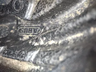 Casco Abus Blanco y Negro