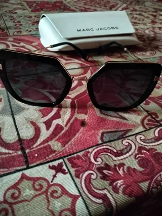 Occhiali da sole donna Marc Jacobs neri e oro